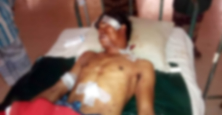 যাত্রীবেশে চালককে ছুরিকাঘাত করে মাইক্রোবাস ছিনতাই