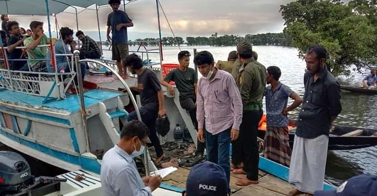 টাঙ্গুয়ার হাওরে ঘুরতে যাওয়া পর্যটকবাহী দুই নৌযানকে জরিমানা
