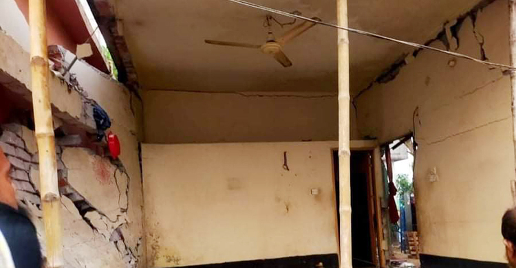 গ্যাস বিস্ফোরণে একই পরিবারের তিনজন দগ্ধ