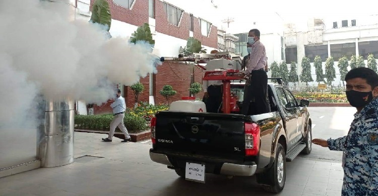 বিমানবন্দরে মশা মারতে ফগার মেশিন দিল ডিএনসিসি