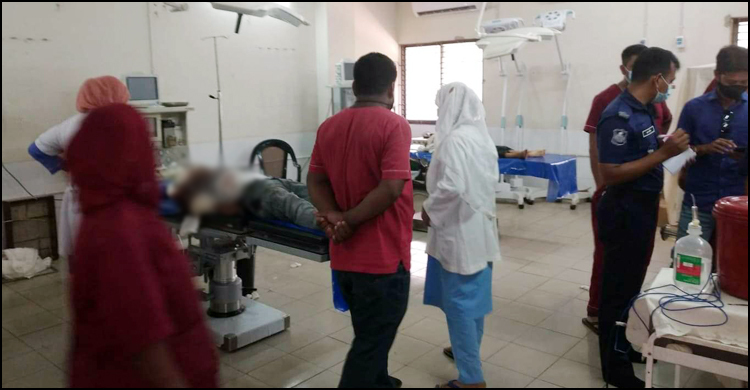 কুষ্টিয়ায় প্রকাশ্যে গুলি করে নারী ও শিশুসহ ৩ জনকে হত্যা