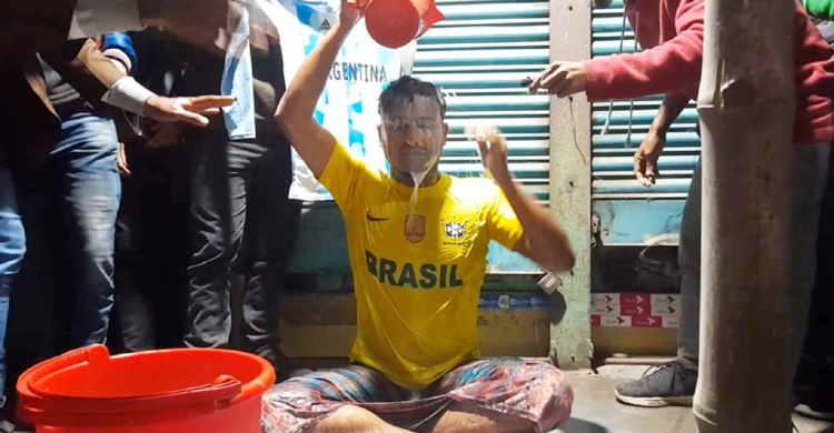 দুধ দিয়ে গোসল করে ব্রাজিল ছেড়ে আর্জেন্টিনায় কলেজছাত্র