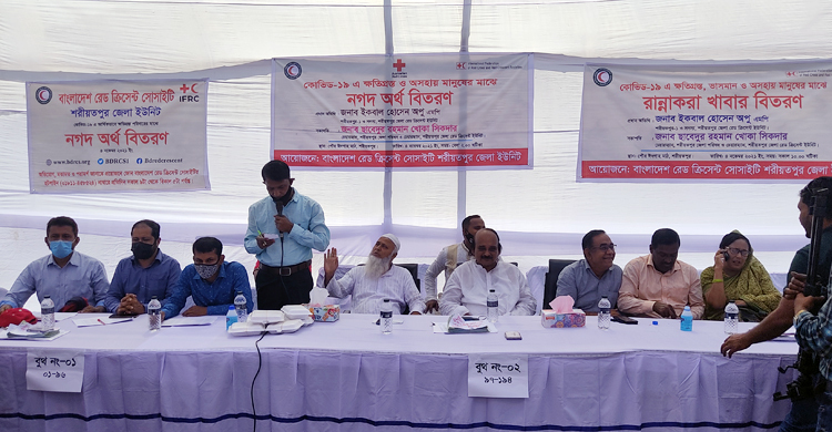 এক মাস রেড ক্রিসেন্ট সোসাইটির খাবার পাবে অসহায় ৩০০ পরিবার