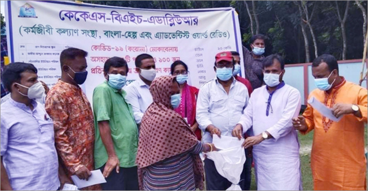 যৌনকর্মী ও প্রতিবন্ধীদের মাঝে খাদ্য সামগ্রী বিতরণ