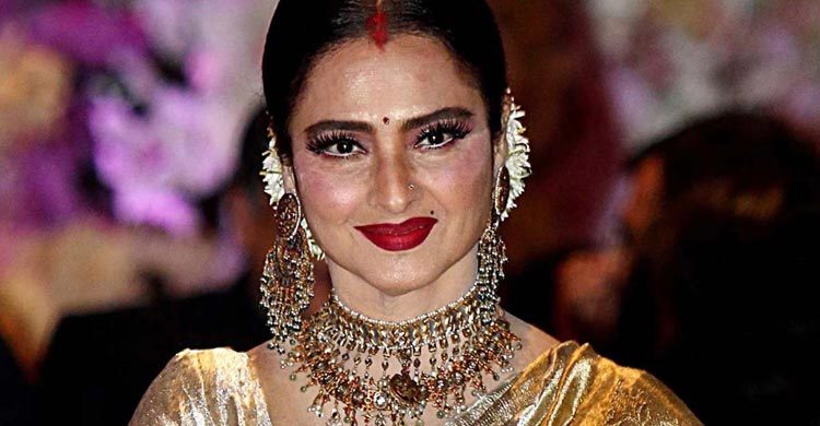 Rekha’s bungalow sealed after guard tests positive for coronavirus