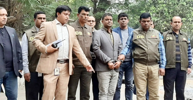 গোপীবাগে গুলি : সেই অস্ত্রধারী আরিফুলের রিমান্ড শুনানি বুধবার