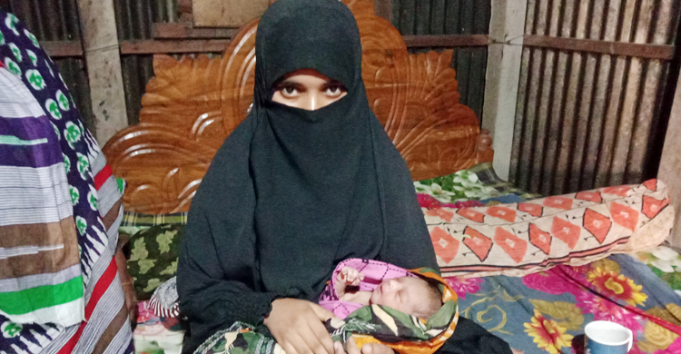 সন্তান জন্মের দেড়ঘণ্টা পর এইচএসসি পরীক্ষা দিলেন রেশমা