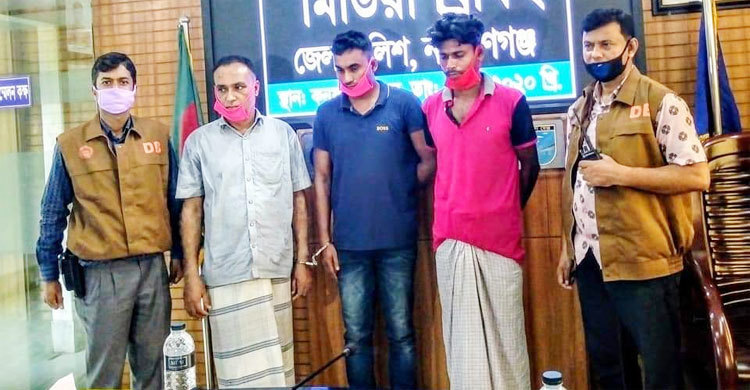 টেকনাফ থেকে ৫০ লাখ টাকার ইয়াবা পাঠালেন স্ত্রী, ধরা পড়লেন স্বামী