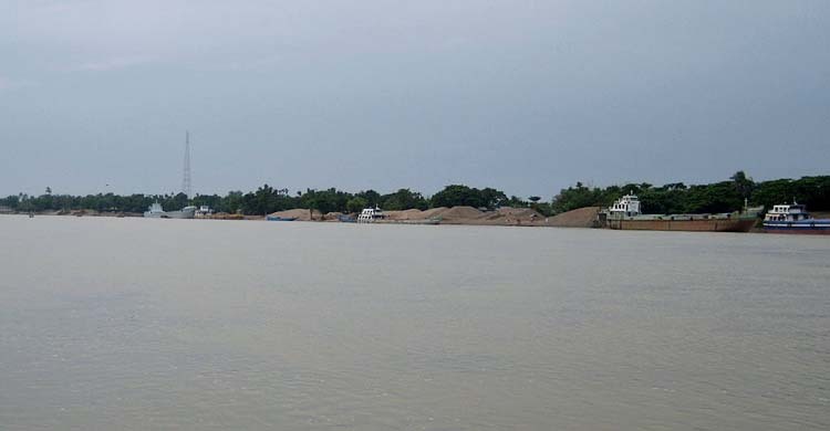 মাছ ধরতে গিয়ে নদীতে নিখোঁজ যুবক