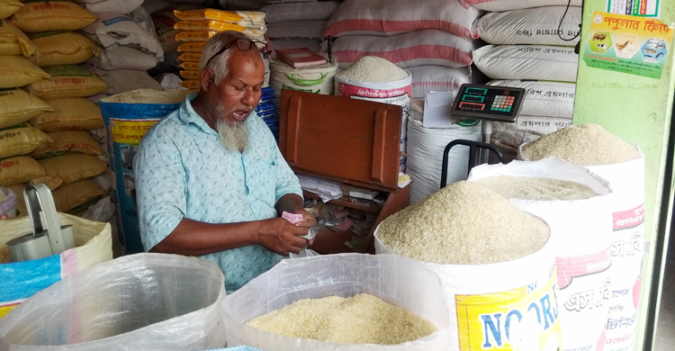 নীলফামারীতে কেজিতে ৫-৮ টাকা বেড়েছে চালের দাম