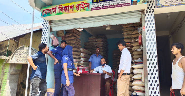 ইচ্ছামতো দামে চাল বিক্রি করে দোকানি বললেন ‘আমার ভুল হয়েছে’