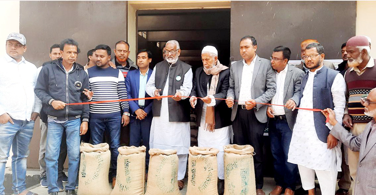 ঈশ্বরদীতে মিলারদের থেকে আমন চাল সংগ্রহ শুরু