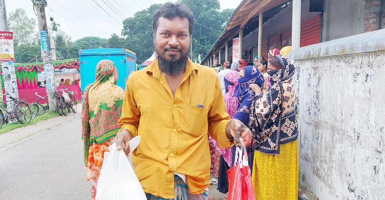 পঞ্চগড়ে ৩০ টাকা কেজি দরে চাল বিক্রি শুরু