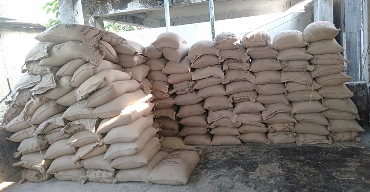 আ.লীগ নেতার বাড়ি থেকে ১৩৮ বস্তা সরকারি চাল উদ্ধার