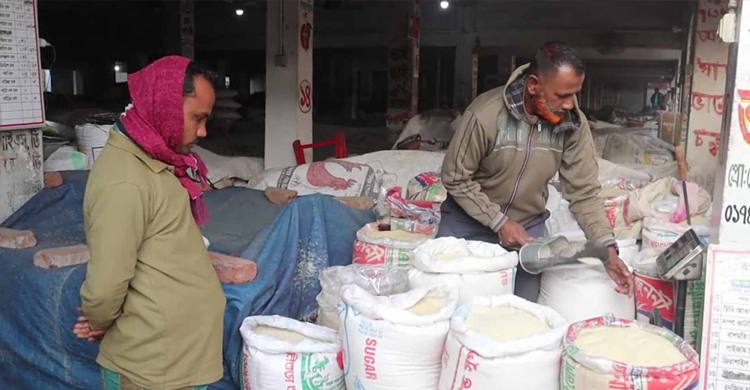 নওগাঁয় কমেছে মোটা চালের দাম