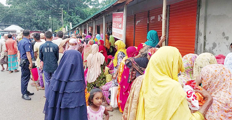 পঞ্চগড়ে ৩০ টাকা কেজি দরে চাল বিক্রি শুরু