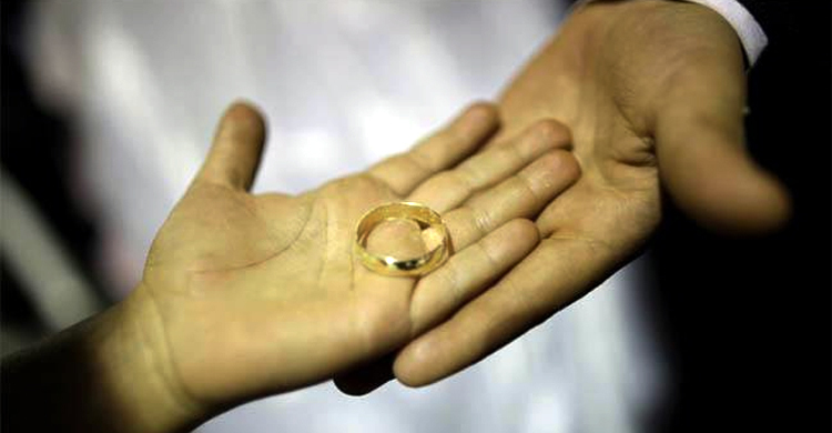 আংটির বদলে সালামি মানতে পারলেন না মা, প্রবাসী ছেলের আত্মহত্যা