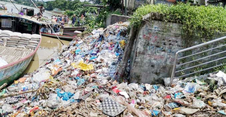 শীতলক্ষ্যার ঘাটে বর্জ্যের স্তূপ, ভোগান্তি চরমে