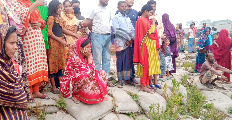 মরদেহের আশায় শীতলক্ষ্যাপাড়ে ছুটাছুটি করছেন স্বজনরা