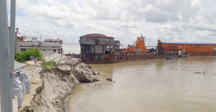 শিমুলিয়া ৩ নম্বর ঘাটে ভাঙন, ফেরি চলাচল বন্ধ