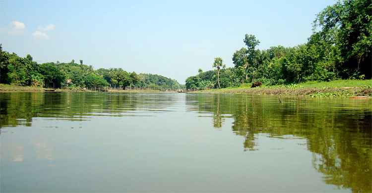 দিনাজপুরে ব্রিজ থেকে নদীতে পড়ে স্কুলছাত্রী নিখোঁজ