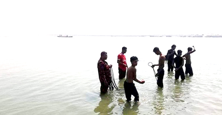 পিকনিক শেষে নদীতে গোসলে নেমে নিখোঁজ যুবক