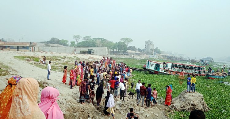 মরদেহের আশায় শীতলক্ষ্যাপাড়ে ছুটাছুটি করছেন স্বজনরা