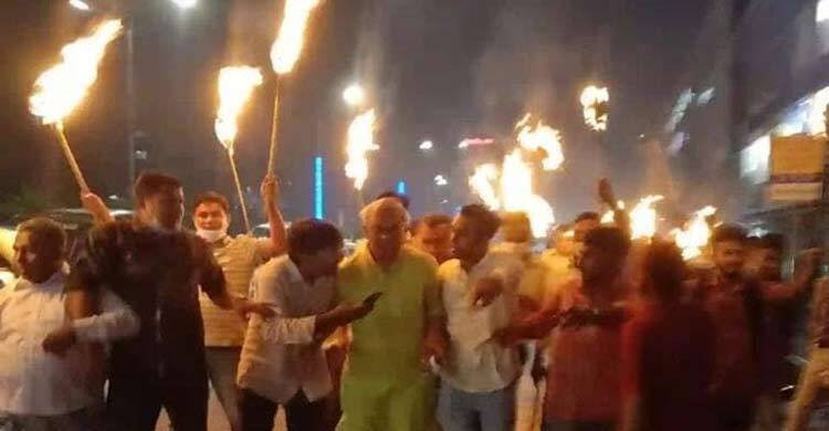মধ্যরাতে রিজভীর নেতৃত্বে রাজধানীতে মশাল মিছিল