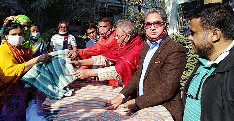 রাজধানীতে রিজভীর শীতবস্ত্র বিতরণ