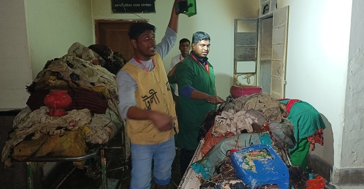 রোগীর স্বজনদের ‌‘সিগারেট’ থেকে রামেকে অগ্নিকাণ্ড