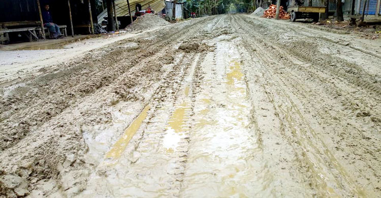 ১৭ কোটির সংস্কার কাজে বালুর বদলে মাটি!