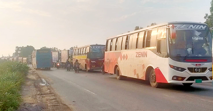 টাঙ্গাইল মহাসড়কে যানবাহনের ধীরগতি