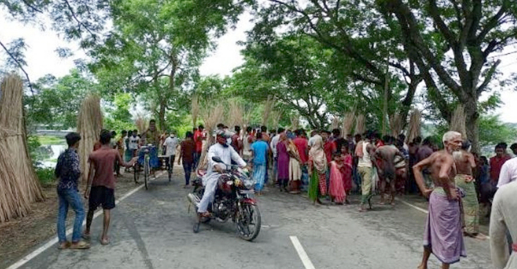 ফরিদপুরে সড়ক দুর্ঘটনায় ঝরে গেল ৩ প্রাণ