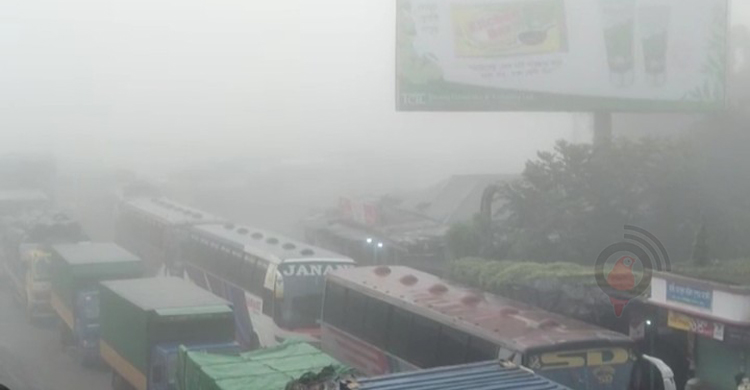 নদী পারের অপেক্ষায় তীব্র শীতে কাবু যাত্রীরা