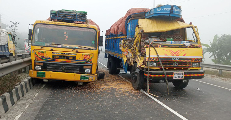 এক কিলোমিটারেই ১৬ দুর্ঘটনা, নিহত দুই