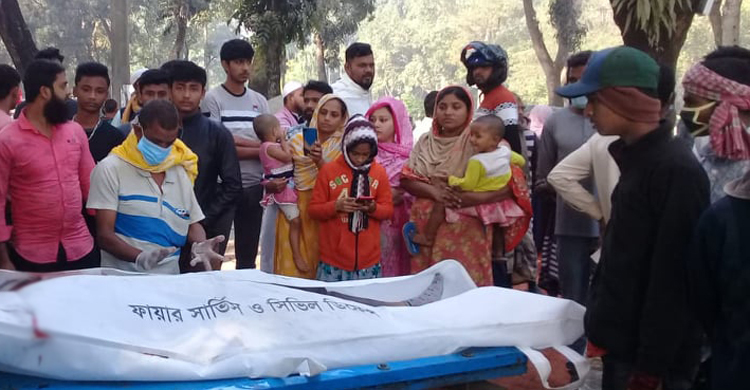 কাভার্ডভ্যান-সিএনজি মুখোমুখি সংঘর্ষ, নিহত ১