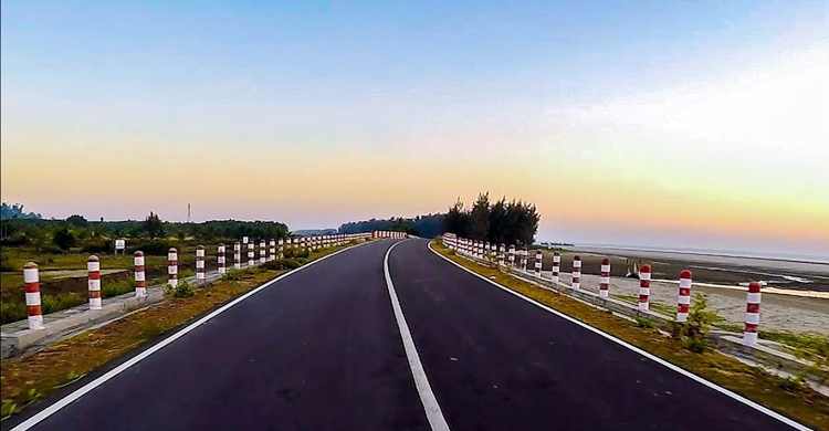 টেকনাফ সড়কে যুবকের রক্তাক্ত মরদেহ উদ্ধার