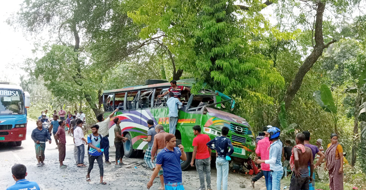 মানিকগঞ্জে সড়ক দুর্ঘটনায় মা-ছেলেসহ নিহত ৩