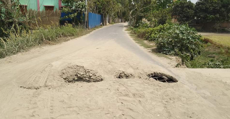 কালভার্ট ভেঙে বিপাকে ২০ গ্রামের মানুষ