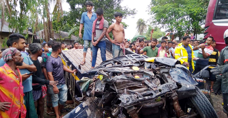 জয়পুরহাটে বাস-পিকআপ মুখোমুখি সংঘর্ষে চালক নিহত