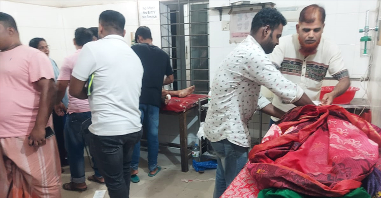 গাজীপুরে লরি-ইজিবাইক মুখোমুখি সংঘর্ষে নারীর মৃত্যু, আহত ৭