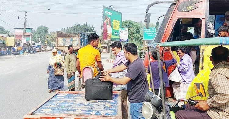 ধর্মঘটে বিআরটিসি বাসও বন্ধ, পঞ্চগড়-রংপুর রুটে যাত্রীদুর্ভোগ