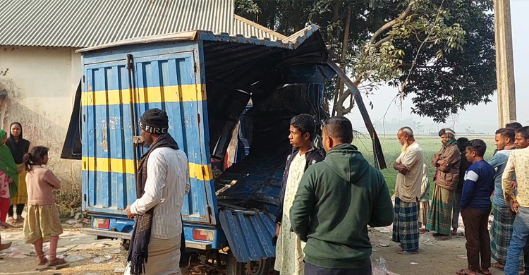 বাসের সঙ্গে মুখোমুখি সংঘর্ষে পিকআপচালক নিহত