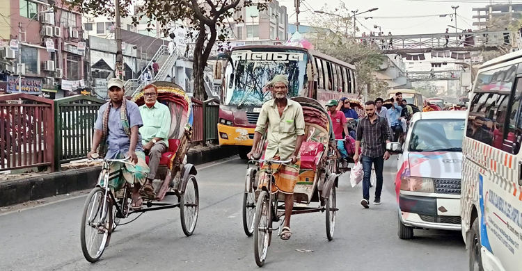 বিস্ফোরণ-সংঘর্ষে বন্ধ সড়ক ৪ ঘণ্টা পর স্বাভাবিক