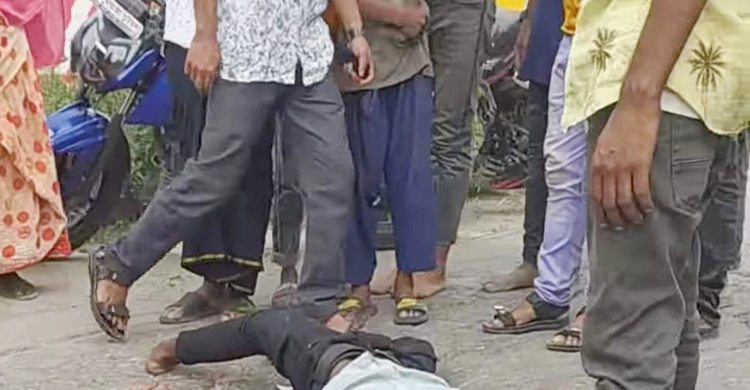 ব্রাহ্মণবাড়িয়ায় মাইক্রোবাসচাপায় মোটরসাইকেল আরোহী নিহত