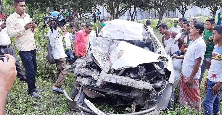 3 of a family among 4 killed in Kurigram road accident