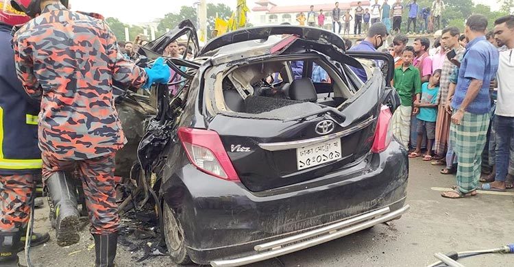 Bus-private car collision kills 6