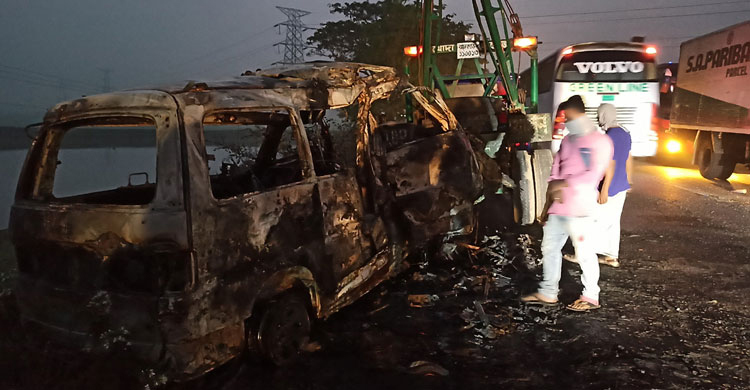 বিজয়নগরে বাস-মাইক্রো সংঘর্ষে ৬ জন নিহত