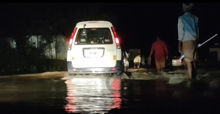পাহাড়ি ঢলের পানিতে ডুবে গেলো সড়ক