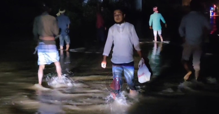 পাহাড়ি ঢলের পানিতে ডুবে গেলো সড়ক